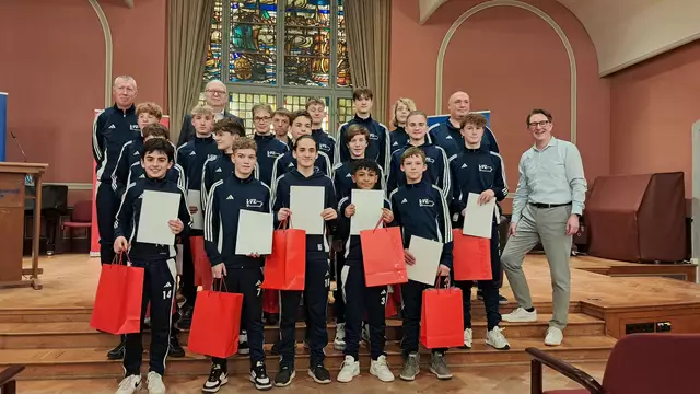 Die U14-Fußballer des VfL Güldenstern Stade | Foto: Hansestadt Stade