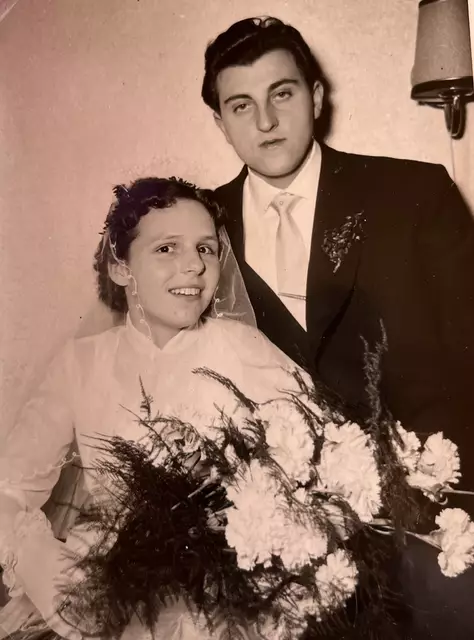 Herta und Joan Vormittag am Tag ihrer Trauung am 5. März 1955 | Foto: Vormittag