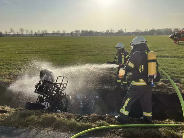 Löscharbeiten | Foto: Feuerwehr Ahlerstedt