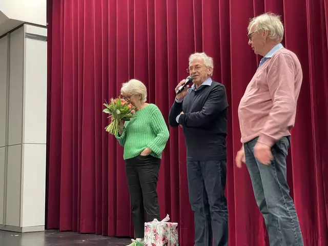Der ehemalige 1. Vorsitzenden Henning Drewes (Mi.) zusammen mit seiner Ehefrau Uschi Drewes und Klaus Prigge | Foto: Hanspeter Rosenkranz
