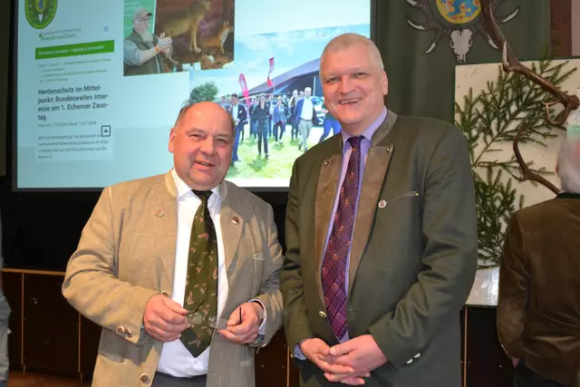 Engagieren sich seit 25 Jahren im Vorstand und wurden wiedergewählt: Vorsitzender Horst Günter Jagau (li.) und Schatzmeister Matthias Carstens