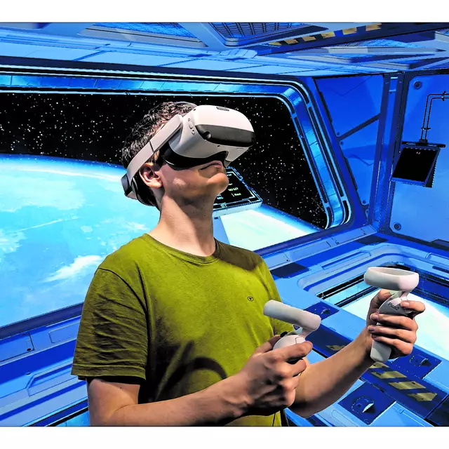 Die Jugendliche konnten mit der VR-Brille eine virtuelle Welt erleben  | Foto: ZKW