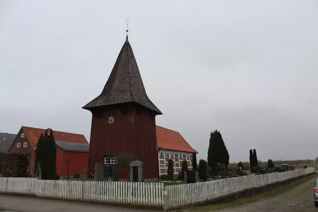 Die Kirche gibt Neuenkirchen im Alten Land seinen Namen | Foto: sb
