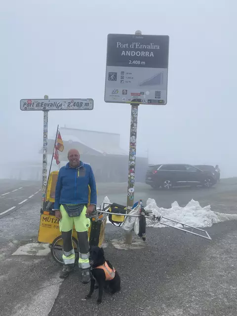 Karsten Rinck und seine Lotte am 18. Mai 2023, am Pas de la Case: 2.408 Meter über dem Meeresspiegel in Andorra | Foto: Karsten Rinck