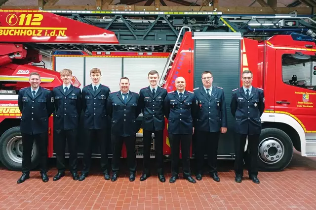Von links: Oliver Bleckert, Janik Sembach, Julian Rohde, Michael Sagawe, Patrik Winkelmann, Hannes Wolff, Jörn Vopat, Stefan Semmler | Foto: Freiwillige Feuerwehr der Stadt Buchholz i. d. Nordheide