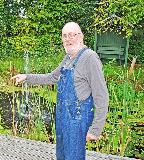 An seinem fröhlichen Lächeln und seiner geliebten Latzhose als Arbeitsoutfit war Hausmeister Manfred "Manni" Schneider stets zu erkennen | Foto: ce