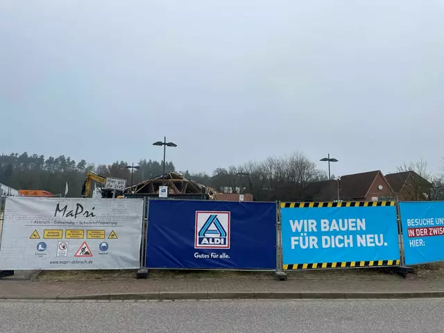 "Gutes für alle" soll es bald auch wieder in Jesteburg geben, steht auf dem Bauzaun | Foto: Freddy Brühler