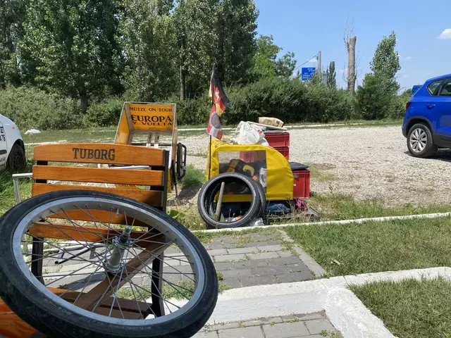 Am 19. Juni 2024: Die Räder des Fußwagens haben einen Platten in Rumänien | Foto: Karsten Rinck