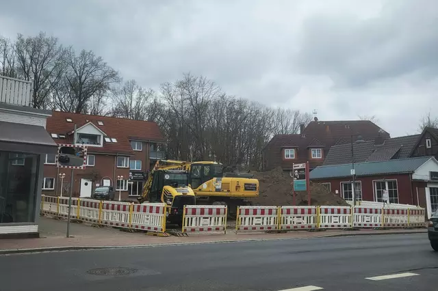 Alles abgesperrt: der Parkplatz in der Hauptstraße 53 | Foto: pöp