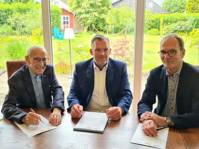 Zweiter Versuch: Arno Reglitzky (FDP, v. li.), Christian Horend (CDU) und Hans-Heinrich Aldag (CDU) schreiben an die Koalitionsverhandler | Foto: CDU