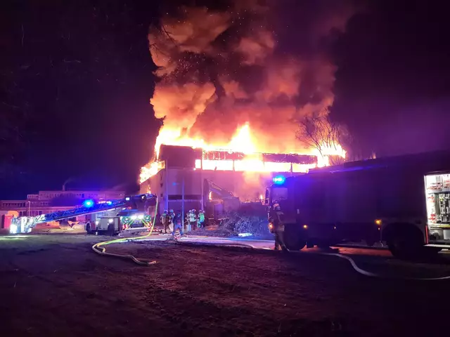 Die Halle in Tostedt brannte bis auf die Grundmauern nieder | Foto: sh
