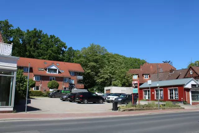 Bisher wurde auf Schotter/Sand ungeordnet geparkt - wie eben Platz war | Foto: pöp