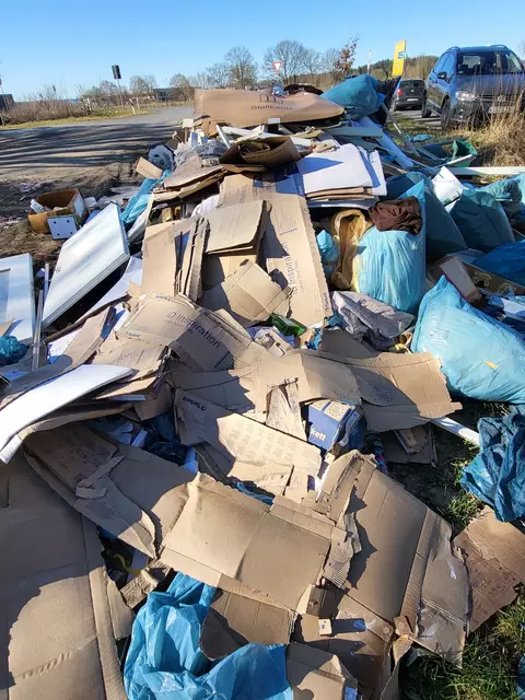 Bauschuttberge - die Stadt Buchholz muss sich nun um die Entsorgung kümmern | Foto: sh