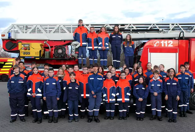 46 Jugendliche der Freiwilligen Feuerwehren in und um Winsen erhielten die Jugendflamme | Foto: Burkhard Giese