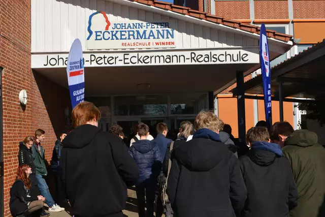 Mehr als 1500 Schüler nutzen die Chance, bei der Ausbildungsmesse dabei zu sein | Foto: cku