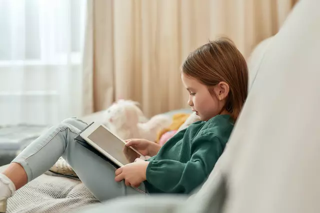 Der richtige Umgang mit Medien sollte früh gelernt sein | Foto: Svitlana/Adobe Stock