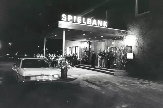 Die Gäste wurden am Eröffnungsabend des 27. März 1975, mit einem Ständchen empfangen | Foto: Spielbank Seevetal