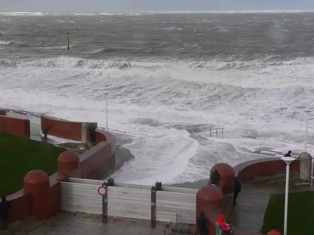  Ein steigender Meeresspiegel erhöht das Risiko von Sturmfluten wie hier auf Norderney | Foto: NLWKN