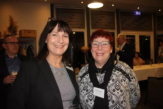 Kerstin Maak, Wirtschaftsförderin der Hansestadt Buxtehude, und Beatrice Kietzmann (Sie Dessous &amp; mehr)