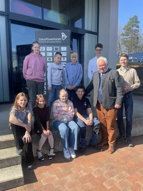 Heiner Schänecke mit allen Preisträgern | Foto: pm