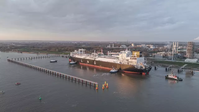 Die Ankunft der "Energos Force" im Stader Energiehafen vor einem Jahr. Inzwischen hat das Schiff den Hafen verlassen | Foto: DET