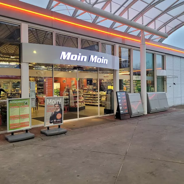 Eingangsbereich einer der beiden Tankstelle in Buxtehude | Foto:  bft Willer