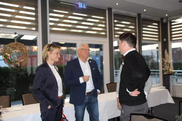 Stefan Babis  (Mitte)  und Nils Andres 