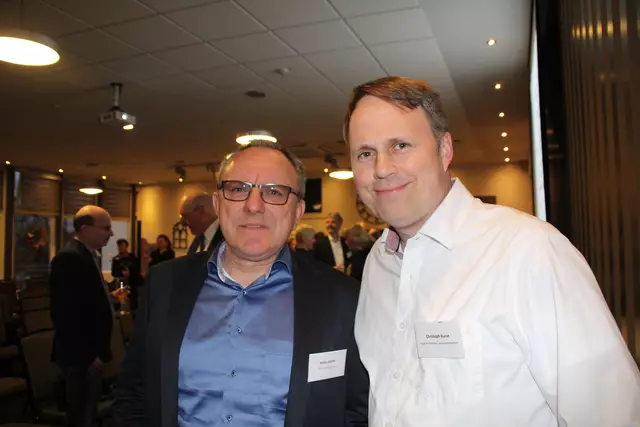 Immobilienmakler Stefan Köster (li.) und WOCHENBLATT-Geschäftsführer Christoph Kunst