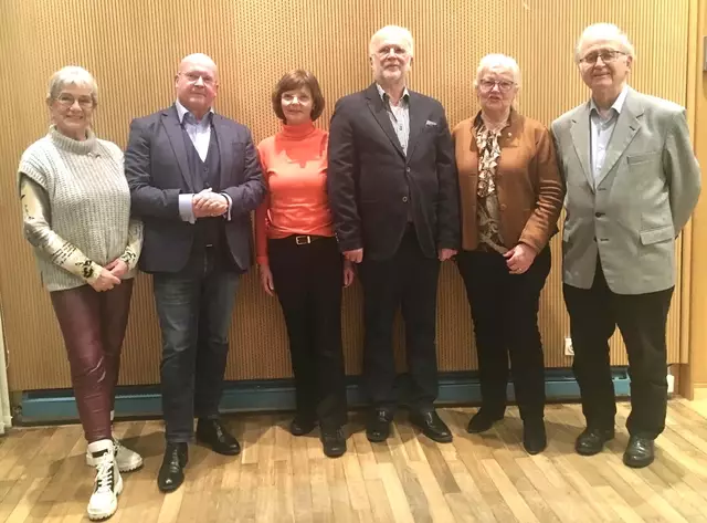 Beate Trautmann (v.li., Fest-Ausschuss), Werner Fleischer (Leitung), Karin Rehder (zweite Vorsitzende), Hans-Joachim Kukutz (Kassenwart), Gisela Polnau (Schriftführerin), Friedrich Glaser (2. Kassenprüfer) | Foto: Sängerlust Fleestedt