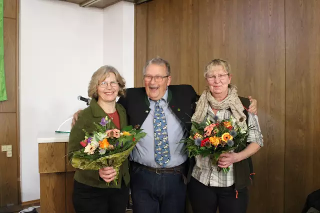 Hegeringsleiter Paul Marin mit Anke Grabe (li.) und Bettina Wilkens | Foto: Bernard Wegner