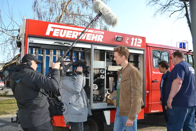 Ein Kameratermin des NDR filmte Fahrzeug und Abfahrt für die Sendung "Weltspiegel", die demnächst gesendet werden soll | Foto: bim