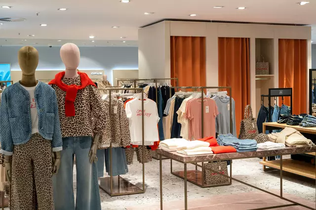 Große Modeauswahl in der neuen Damenwelt bei Stackmann | Foto: Stackmann