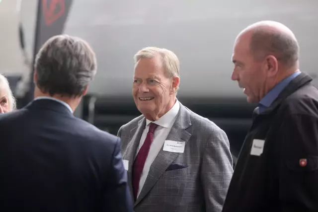 Feldbinder-Gründer Jan-Dirk Beckmann (Mi.) im Gespräch mit Gästen | Foto: ks