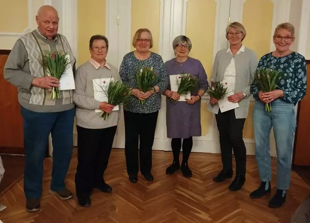 Auch sie wurden für ihre Vereinstreue ausgezeichnet (v. li.): Rainer und Gisela Kruse, Regina Heuer, Elzbieta Schulz, Elke Schmanns und Brigitte Haupt | Foto: Haupt