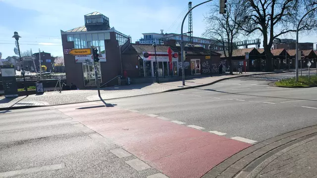 Für die Neugestaltung des Bahnhofs sollen die alten Gebäude einem Neubau weichen