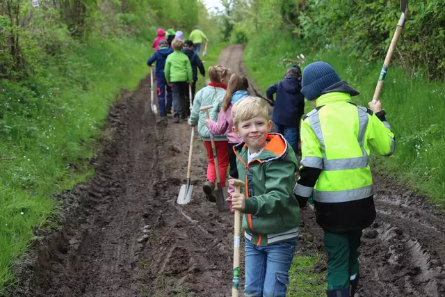 Auch die kleinsten packen an: Willer-Baumpflanzaktionen sind für Grundschüler immer ein Hit! | Foto: bft Willer