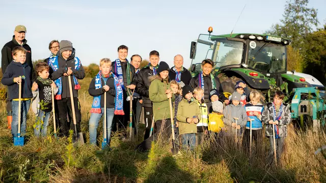 Gemeinsame Pflanzaktionen mit Holstein Kiel und Ascheffeler Grundschülern gehören für Willer mit zum Umweltengagement | Foto: bft Willer