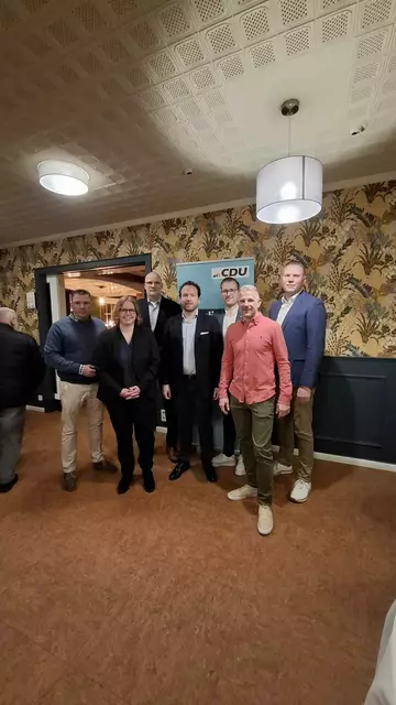 Bilden den neuen Vorstand des CDU-Ortsverbandes (v. li.): Sascha Steeg, Theresa Bostelmann, Sören Wohler, John Mahn, Horst Neben, Marc Radinsky und Lars Jaap | Foto: CDU Samtgemeinde Salzhausen