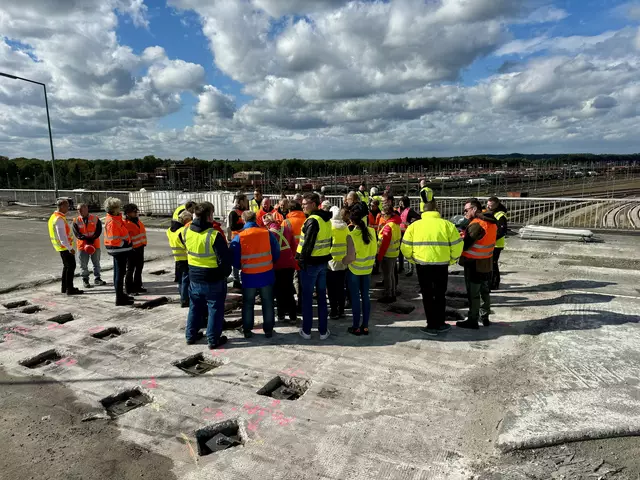 Das Interesse bei der ersten Besichtigung der Decatur Brücke war groß | Foto: Gemeinde Seevetal