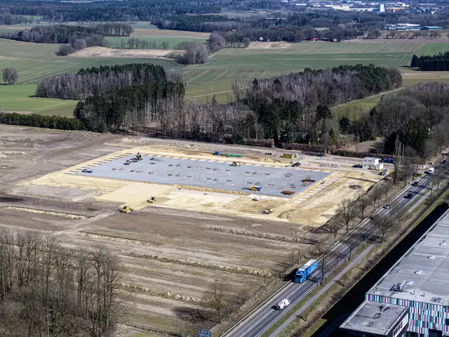 Das für den Neubau der Logistikhalle vorbereitete Grundstück vor Beginn des Hochbaus | Foto: Frank Kettwig
