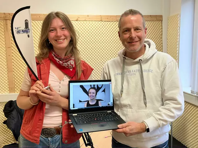 Die GAK-Podcasts Hosts Sarah von Hörsten (Jg. 13) und Christoph Reise (Kollegium) hatten Ex-GAK-Schülerin Laura Möller (28) online direkt aus Chile zu Gast.
