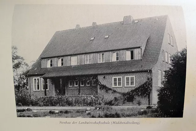 Die Mädchenabteilung der Landwirtschaftsschule wurde dort unterrichtet, wo sich heute das Bürgerbüro befindet | Foto: Archiv Klaus Rose / bim