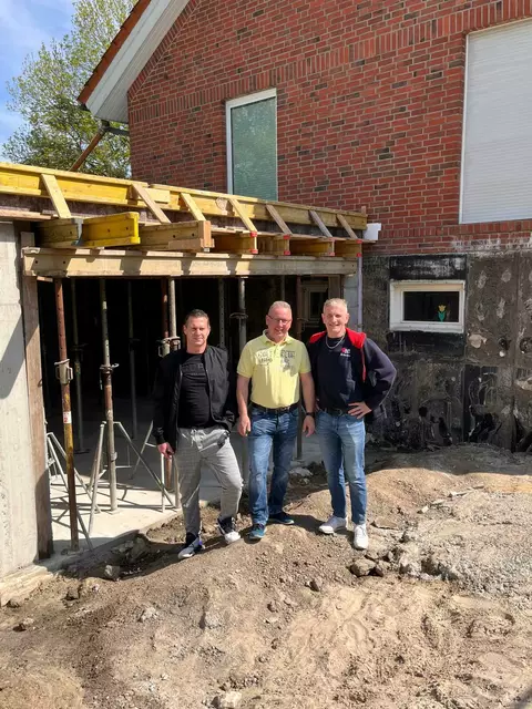 Führten die Regie beim Anbau – der Vorstand (v. li.): Olaf Schacht (Kassenwart), Andre Kahlau (1. Vorsitzender) und Thorsten Raap (2. Vorsitzender) | Foto: ig