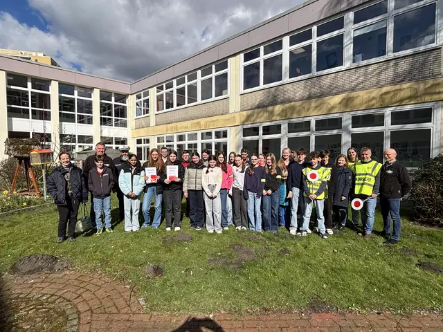 Die Schülerlotsen sorgen für Verkehrssicherheit im Schulbereich | Foto: Verkehrswacht Buxtehude