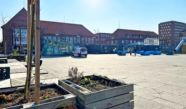 Sehen so urbanes Lebensgefühl und pulsierendes Treiben aus? Der Stader Ankerplatz Anfang April  | Foto: jd
