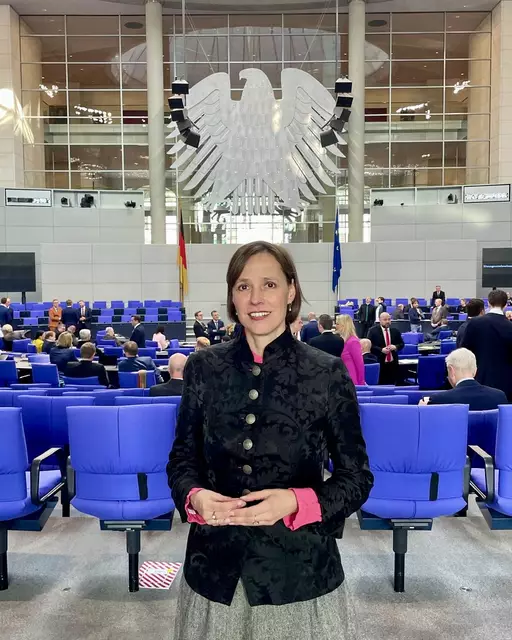 Die neue Abgeordnete Dr. Cornell Babendererde am Rande der konstituierenden Sitzung des Bundestages  | Foto: Stephanie Jahn