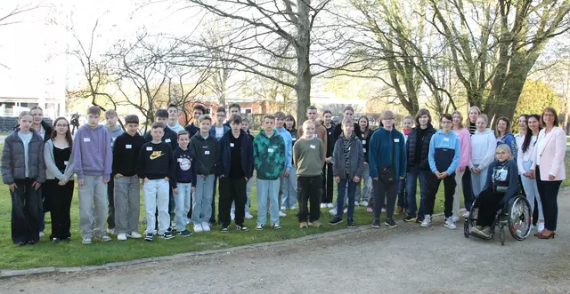 Viele Eindrücke erhielten die jungen Besucher nach der Begrüßung durch Kreisrätin Annerose Tiedt beim Zukunftstag im Kreishaus | Foto: Landkreis Harburg