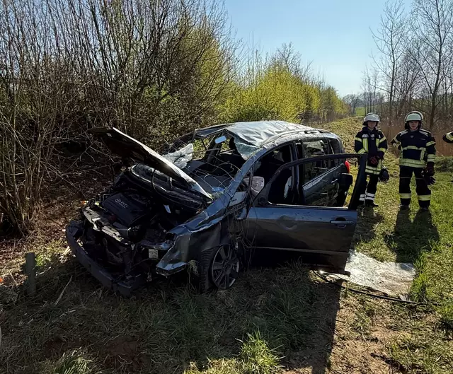  Der Pkw überschlug sich auf der BAB A261 | Foto: FF Leversen-Sieversen