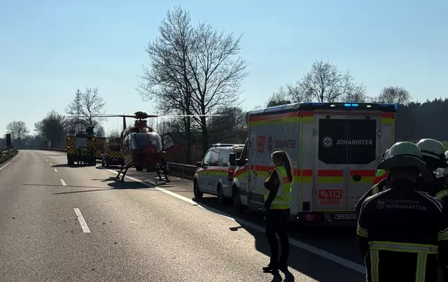 Ein Rettungshubschrauber brachte den Autofahrer ins Krankenhaus | Foto: FF Leversen-Sieversen