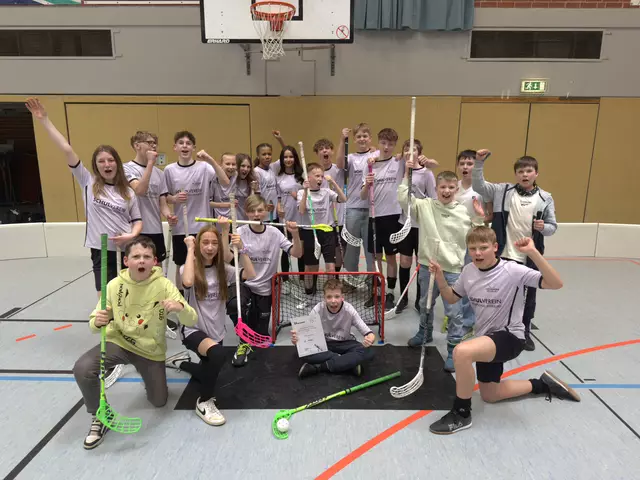Das Floorballteam der Oberschule Jesteburg hat wieder allen Grund zu jubeln | Foto: Alexander Vogt